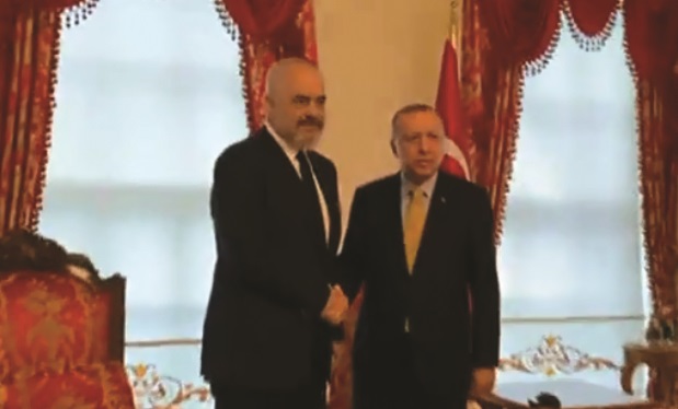 Kryeministri Rama takohet me Erdogan dhe kërkon fonde në Turqi. Kurani na mëson se katastrofat janë sprova  RAMA