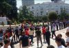 VIDEO/ Incident në protestën e opozitës, policia shoqëron një grua