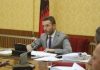 Braçe tenton t’i mbyllë gojën opozitës, nxjerr mediat jashtë nga komisioni