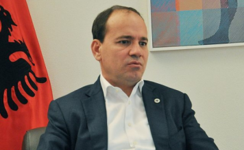 Flet Nishani: Ja çfarë e solli dorëheqjen e Xhafajt! Brenda PS-së ka luftë të brendshme