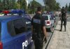 EMRI/ Plagosi të riun dhe grabiti makinën, kapet 29-vjeçari