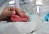 Ngjarje tragjike, nëna shqiptare humb 3 foshnjat… në spital nuk kishte mjek gjinekolog