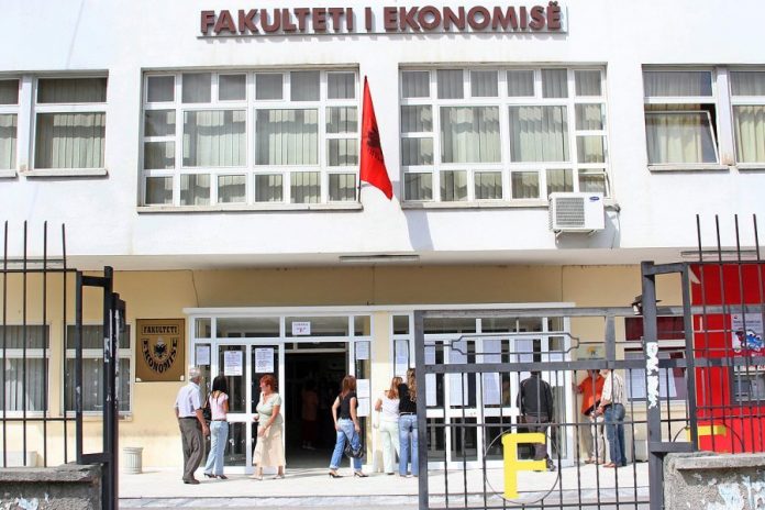 auto_FAKULTETI-I-EKONOMISE1545036055