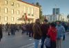 Edmond Tupja “sfidon” policinë, del krah studentëve në shesh