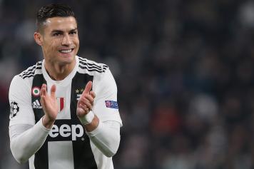 Ronaldo.applaude.Juve.2018.356x237