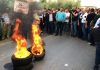 Protesta e opozitës / Digjen goma në Elbasan