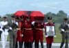 Mbërrin në atdhe, trupi i Major Klodian Tanushit, pritet me nderime ushtarake