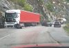 Aksident në aksin Elbasan-Librazhd, dy automjete përplasen me një trailer