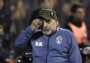 Maradona i emocionon të gjithë me gjestin e tij para tifozëve