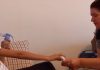 E dhimbshme/ Vajza shqiptare shet pikturat për të bërë terapinë mujore, kostoja mijëra euro (video)