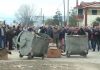 Durrës – Shijak, banorët në protestë bllokojnë rrugën me kazanë. Ja çfarë kërkojnë