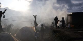 Ministri i Mbrojtes së Greqisë: Do ndërtojmë barriera lundruese për parandalimin e migrantëve