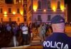Forca policie dhe makineri të rënda sillen rrotull Teatrit Kombëtar