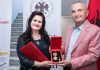 Presidenti Meta vlerëson dhuruesen e përhershme të gjakut, Ina Malhani me Titullin e lartë “Për Merita të Veçanta Civile”