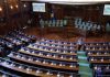 Sot seanca e Kuvendit/ A i ka LDK numrat për votimin e Qeverisë Hoti në Kosovë?