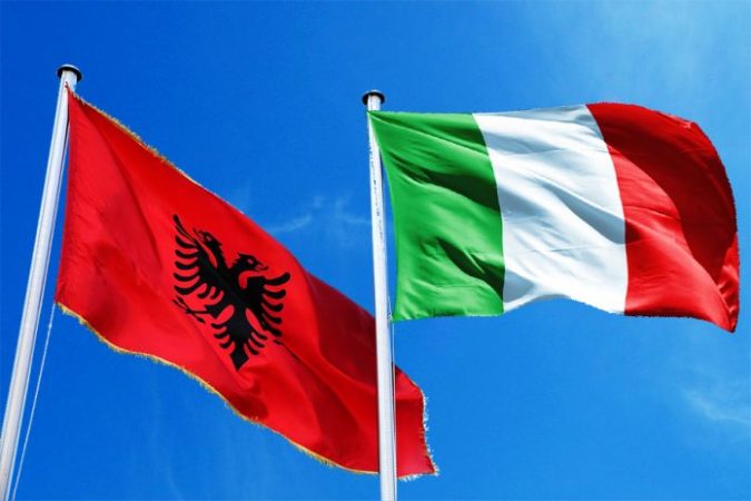 Flamuri-Shqiptare-Italian-696x464-675x450