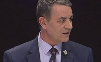 Ish-ministri socialist, Elmaz Sherifi: Mos zhbëni Kushtetutën e miratuar me Referendum në vitin 1998