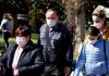 Mbajtja e maskës në ambiente të hapura? Mjeku i Infektivit jep dy arsye: Ja pse janë të dëmshme
