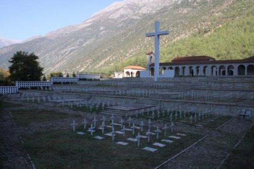 varrezat-e-ushtareve-grek-kelcyre-permet-28-nentor-2011-502x335
