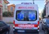 Përplasen dy makina në Tiranë, plagoset këmbësori