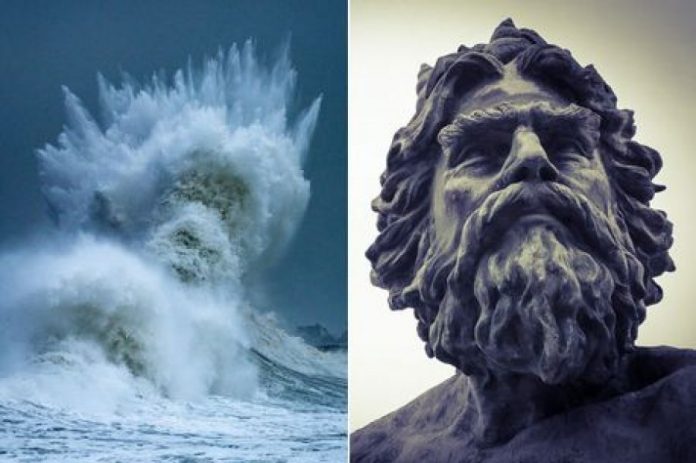 auto_1_Crashing-wave-appears-to-show-the-face-of-Poseidon1612442418