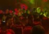 Spektakël në Sarandë/ Të rinjtë në pub shpërthejnë në thirrje: Rama ik (VIDEO)