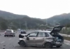 Aksident në autostradën Elbasan – Tiranë, makina me targa të Kosovës përplaset me barrierat anësore, dy persona drejt “Traumës”
