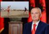 Presidenti Meta i ikën temperaturave të larta shfaqet duke luajtur volejboll në plazh
