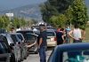 Kakavijë, qytetarët prej orësh në pritje në këtë vapë të madhe