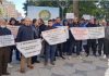 Fermerët e Fierit në protestë për dëmet nga përmbytjet: Askush nuk na kthen përgjigje