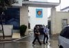 Makina përplas ‘keq’ 15 vjeçarin në Elbasan, ai dërgohet me urgjencë në spital