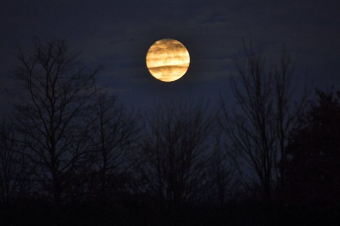 auto_12-27-full-moon1642603827