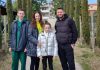 I ikin luftës! Strehohet familja e parë ukrainase në Tiranë