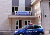 Fier, 61 vjeçari dyshohet se vrau bashkëjetuesen e djalit dhe më pas var veten në pemë