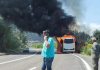 Prag tragjedie në Greqi, merr flakë autobusi me 30 nxënës brenda