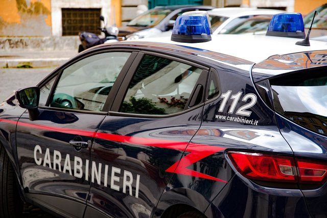 -640-0-policia-italiane-carabinieri