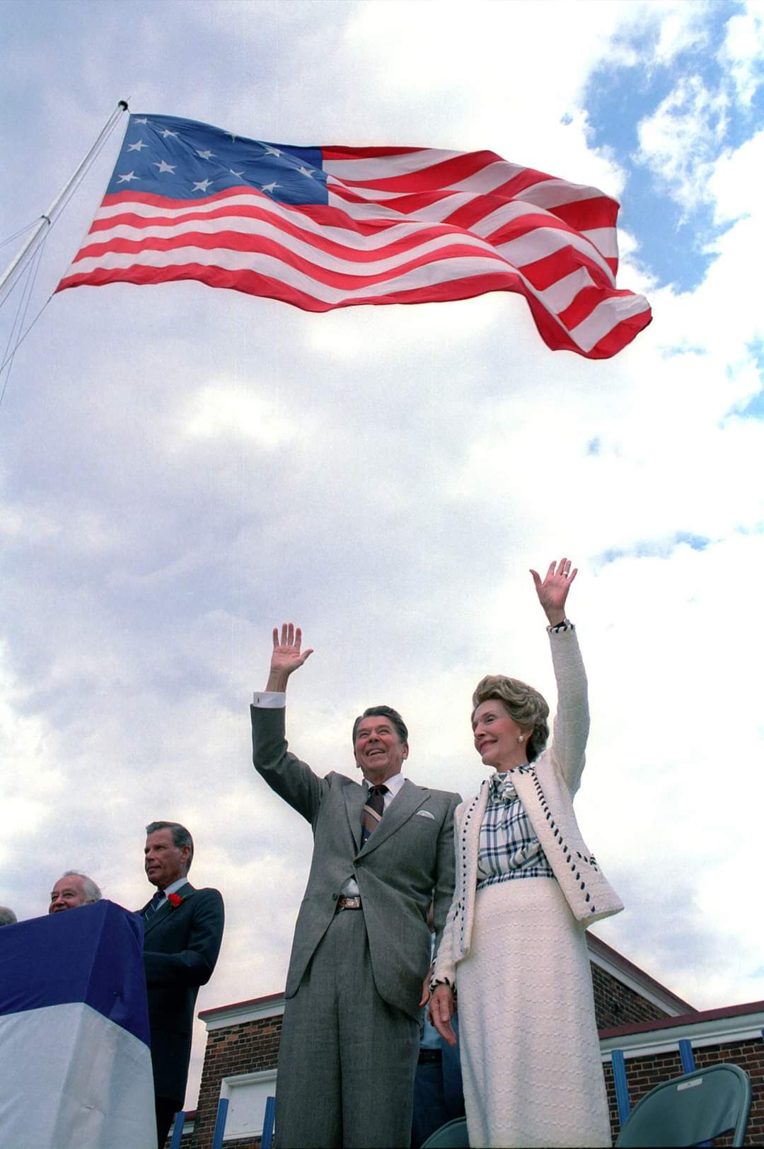 Presidenti Regan pas rrëzimit të Murit të Berlinit