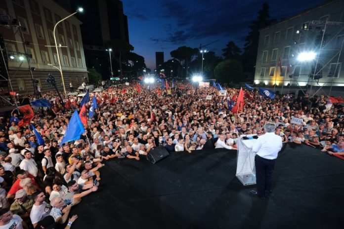 auto_berisha_protesta1657223858