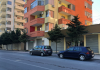 I premtuan se do t’i blinin një apartament, arrestohet i riu që mashtroi gruan dhe i mori 25 mijë euro.Në kërkim bashkëpunëtori
