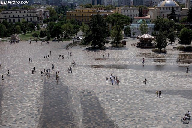 -640-0-sheshi-skenderbej-tirane-05-776
