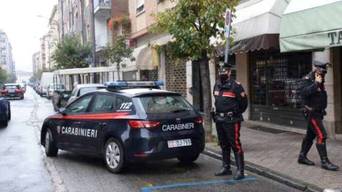 -800-450-1656315487x1200-630-policia-italiane-maske-695