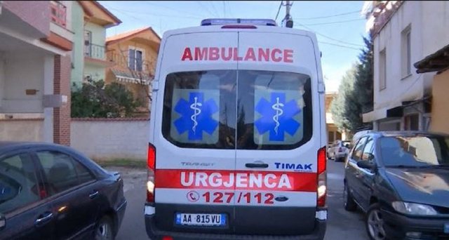 Aksident në aksin Lezhë-Shkodër, makina del nga rruga, dy të plagosur |  Gazeta Telegraf