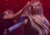Pas Bebe Rexhës, Ava Max goditet me shuplakë në koncert