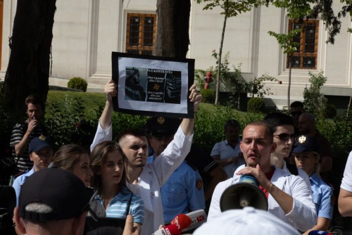auto_protestastudentet1689877473