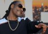 Snoop Dogg dhuroi 10,000 dollarë për të ndihmuar gruan 93-vjeçare të shpëtonte shtëpinë e saj