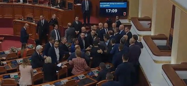 -640-0-kuvendi-tensionejpg-221