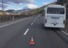 Autobusi përplaset me një automjet, pesë pasagjerë përfundojnë në spital. Dëmtohet edhe drejtuesi i mjetit të vogël