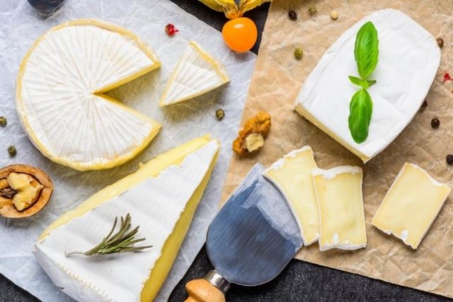 -640-0-02608b6b-brie-camembert-998