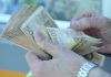 Këmbimi valutor/ Me sa blihen e shiten dollari dhe euro, çfarë ndodh me monedhat e tjera