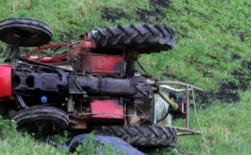Iu përmbys zetori teksa punonte tokën, humb jetën i moshuari në Dropull